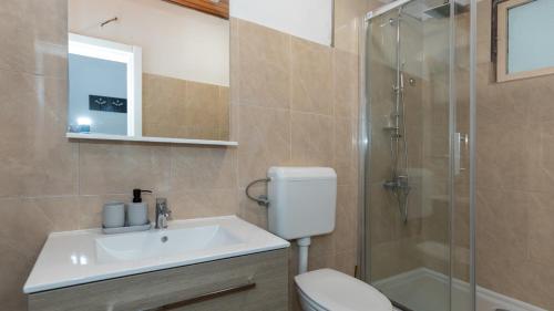 Et badeværelse på Apartman Dubravka by Villas Guide