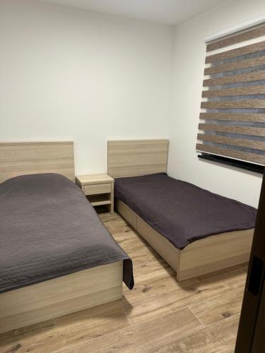 2 letti in una camera di Atostogų namelis "Neda" a Palanga