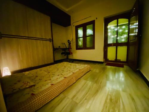 Giường trong phòng chung tại Sowkya Stays, Kakinada - Service Apartment, Home Stay, Vididhillu