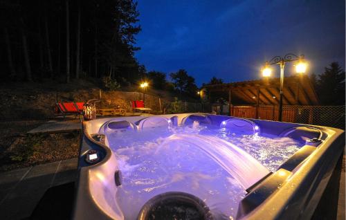 Φωτογραφία από το άλμπουμ του 3 Bedroom Awesome Home In Poppi σε Moggiona