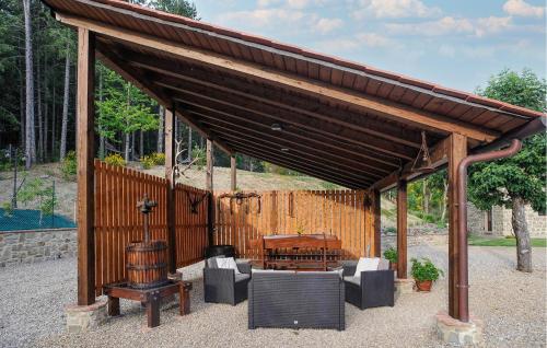 Κήπος έξω από το 3 Bedroom Awesome Home In Poppi