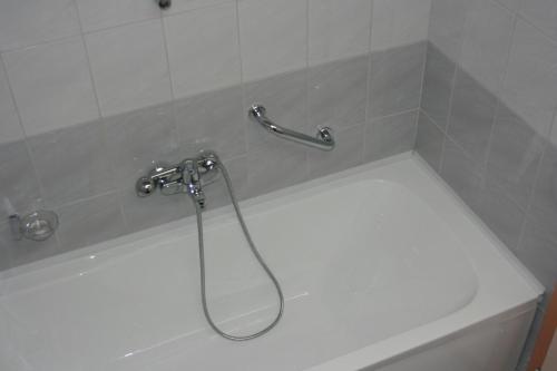 Een badkamer bij Hotel Tourist - Metropol Lake Resort