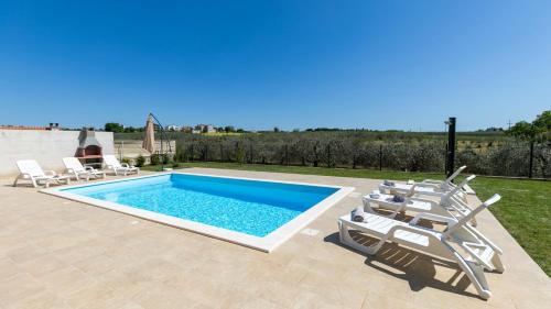 Villa Angelina with 3 bedrooms and Pool in Novigrad