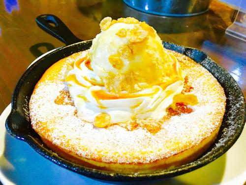 a dessert in a pan with ice cream on top at Ma-Blue Garden House in Motobu