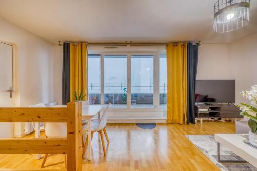 Appartement duplex confortable avec parking et balcon