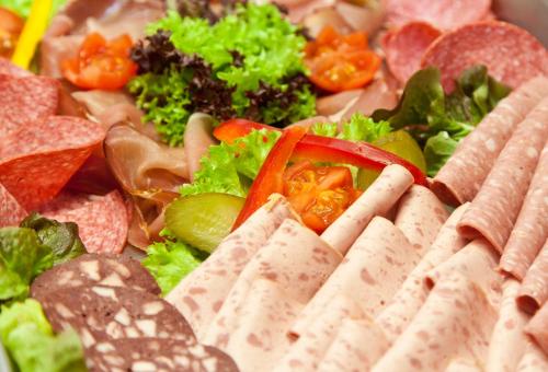 ホテルの敷地内または近くでの食事または食べ物