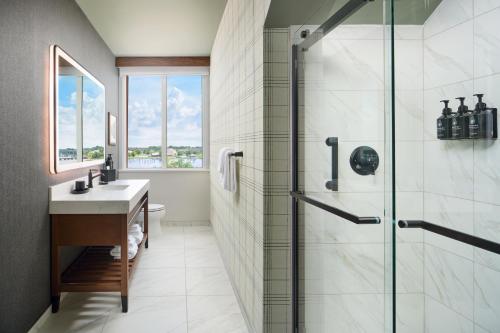 Ảnh trong thư viện ảnh của Tryon Riverfront Inn Tapestry Collection by Hilton ở New Bern