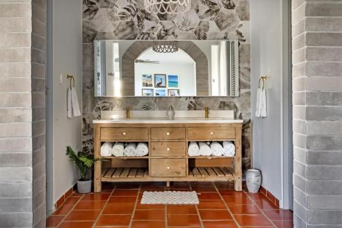 Φωτογραφία από το άλμπουμ του Villa Gem Tropical Charm Prime Location σε Brenas