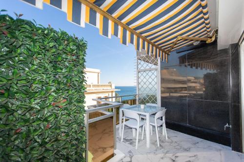 ROYAL PROMENADE Pool Terrace Sea View Air Conditioning