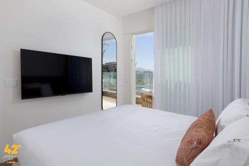 TV a/nebo společenská místnost v ubytování Experience 42 Suites