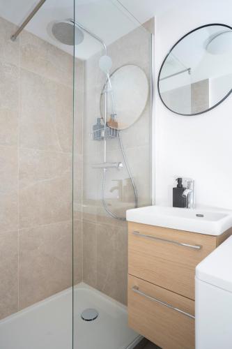 a bathroom with a shower and a sink at Le Cocon Lyonnais in Lyon
