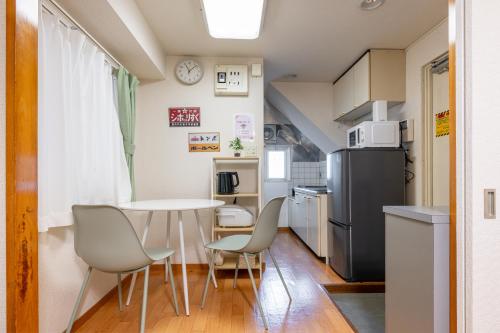 東真ビル3F A 4-minute walk from the nearest station one stop to Shinjuku Station