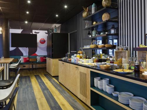 ホテルの敷地内または近くでの食事または食べ物