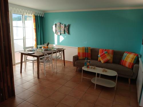 Χώρος καθιστικού στο Ovillage972 dans Village Vacances - piscine, plage - vues mer, calme & spacieux