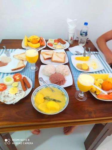 Đồ ăn tại/gần nhà khách