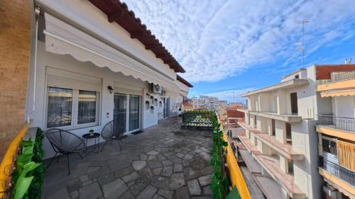 Entire-Floor 2BR Penthouse with 2 Huge Balconies & Free Parking