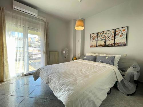 Entire-Floor 2BR Penthouse with 2 Huge Balconies & Free Parking