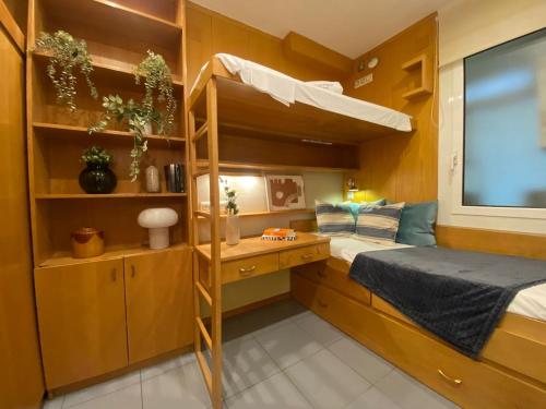 Centric Apartment with Balcony
