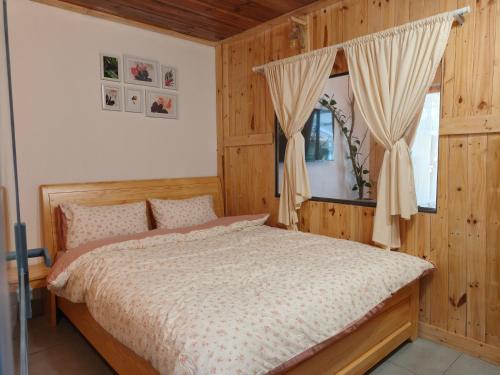 a bedroom with a bed and a mirror in it at MOre home 2 - ngôi nhà nghĩ dưỡng tại Đà Lạt in Da Lat