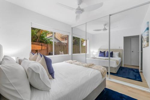 En eller flere senge i et værelse på Narrabeen Nook - Easy Living between Beach & Lagoon