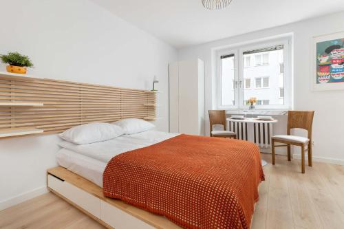 Cosy Studio in Gdynia Center with Desk for Remote Work by Noclegi Renters