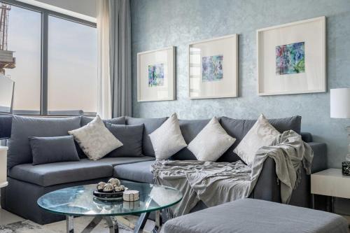 High floor downtown apartment opposite Dubai Mall
