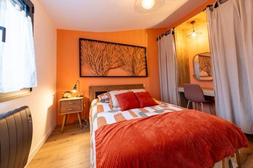 Postel nebo postele na pokoji v ubytování Le Picasso - A 10 min de La Rochelle