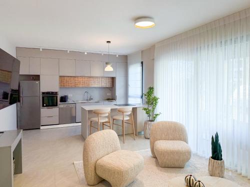 Køkken eller tekøkken på MAMAD Brand New with Terrace next to Park by FeelHome