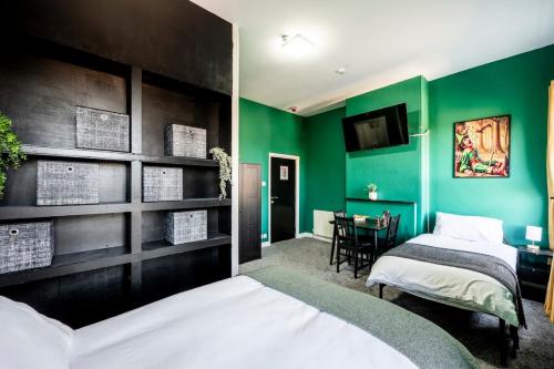 En eller flere senge i et værelse på Upper Floor - Room 2