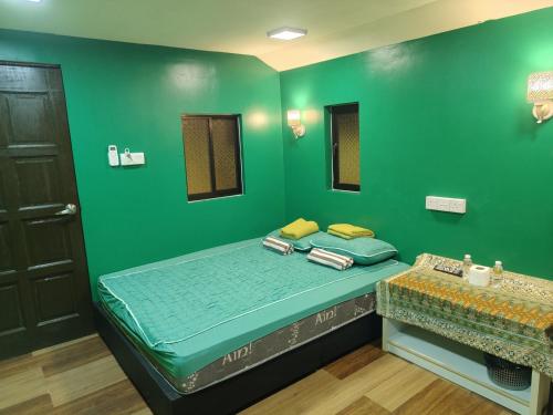 Giường trong phòng chung tại Bungalow Mat Hj Limah