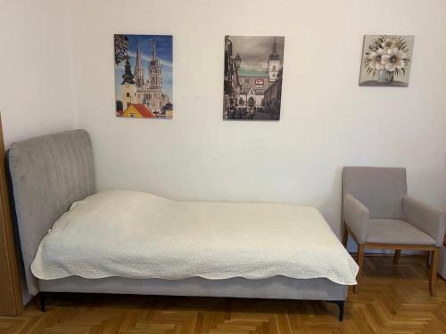 En eller flere senge i et værelse på Apartment Pius Zagreb, Private Garage