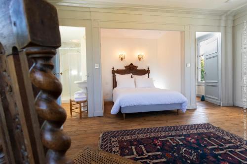 a bedroom with a bed and a bathroom at Château de Luzières in Conty