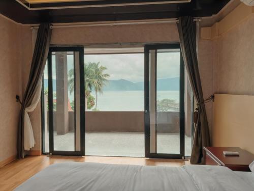 En eller flere senge i et værelse på Rodeo Inn