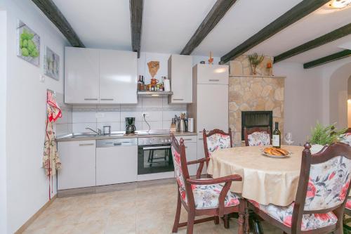 Η κουζίνα ή μικρή κουζίνα στο Haus in Istrien direkt am Meer
