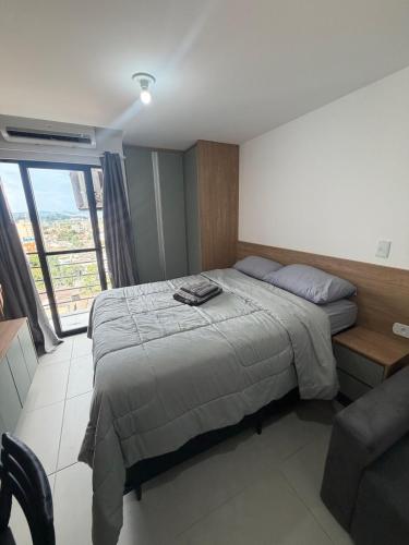 Giường trong phòng chung tại Flat Super Elegante em Bairro Nobre