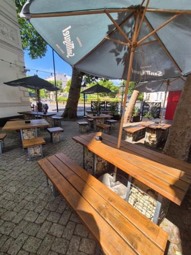 En restaurant eller et andet spisested på The Warrington