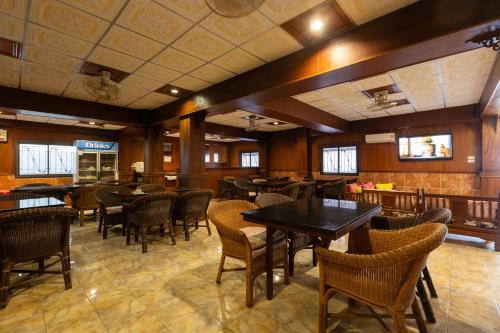 Posezení v ubytování Kata Palace Phuket Hotel