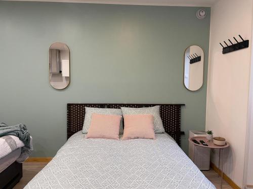 En eller flere senge i et værelse på Studio