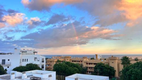vista dal tetto di un edificio al tramonto di AlaMar Cala Mijas Relax Premium Panoramic Sea Views SemiPenthouse a La Cala de Mijas