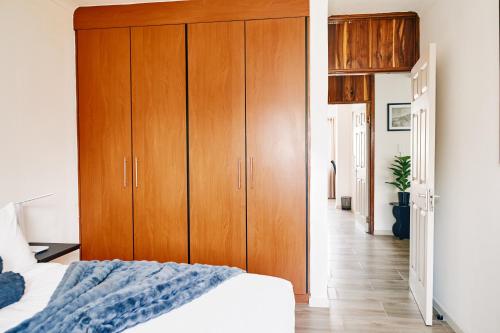 Postel nebo postele na pokoji v ubytování Eli Eli Luxury Suites