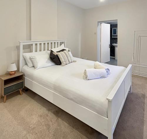 Postel nebo postele na pokoji v ubytování Sleeps 4, 2 Bedroom Maisonette in Central Grantham