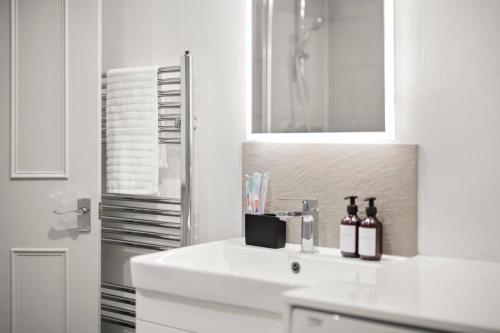 Ảnh trong thư viện ảnh của Heart of Reading Hideaway 3BR | Parking ở Reading