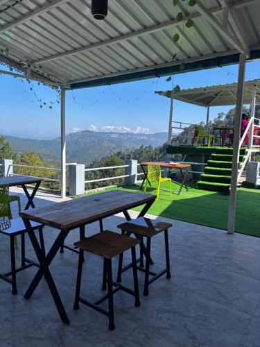 En generel udsigt til bjerge eller udsigt til bjerge taget fra den private indkvartering