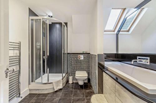 Et badeværelse på 6 Bed in Chipping Campden oc-h34138