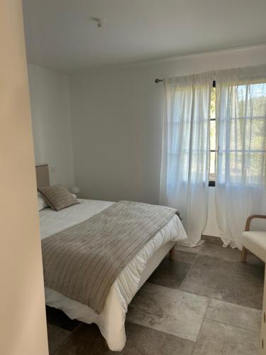 Ένα ή περισσότερα κρεβάτια σε δωμάτιο στο Villa Catherine