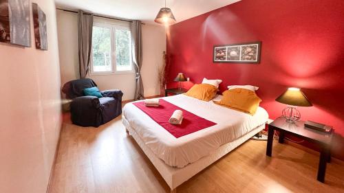 En eller flere senge i et værelse på Villa -Piscine & Spa -14 pers