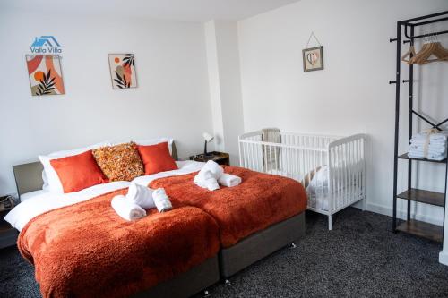 a bedroom with a bed with two stuffed animals on it at Pines Villas 1, Three Spacious 3BR Homes, Perfect for Groups in Boughton