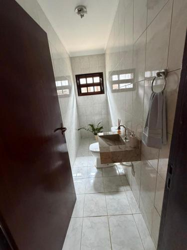 a bathroom with a sink and a toilet at Carneiro in Boituva