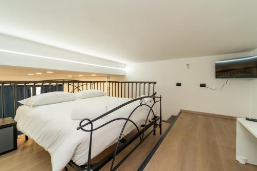 Spacious apartment with WiFi and AC