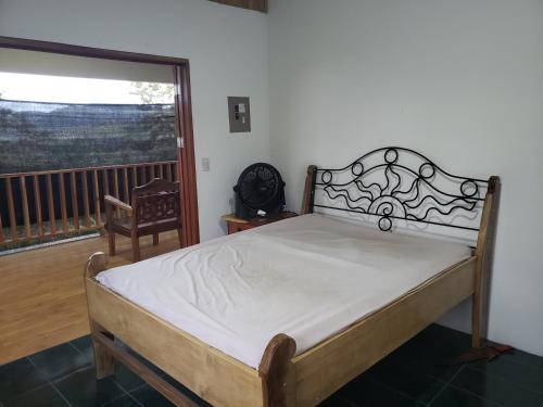 En eller flere senge i et værelse på Emerald Forest House